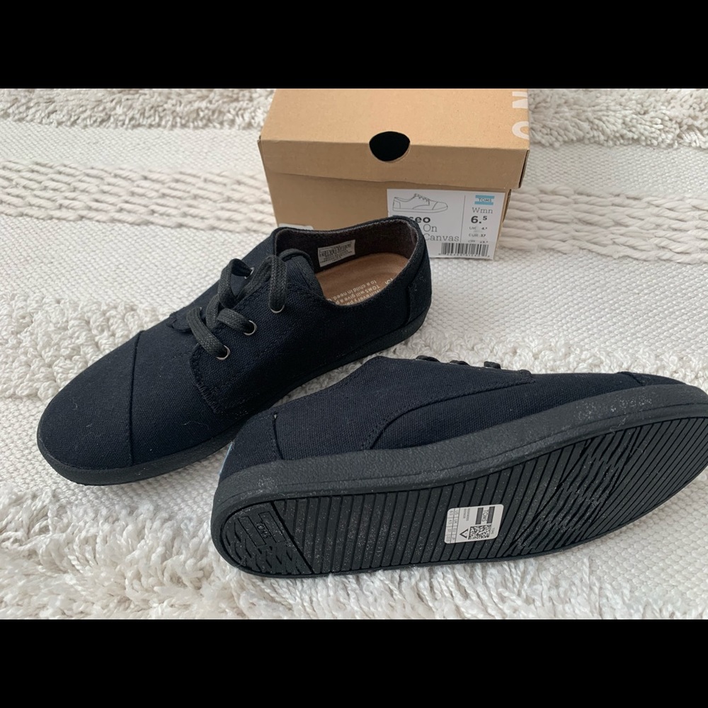 SOLD - Toms Paseo - NEW in box - Sz 6.5
